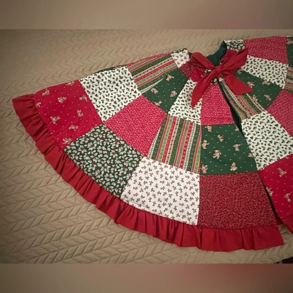 Festive Patchwork Tree Skirt - Picture 3 of 11